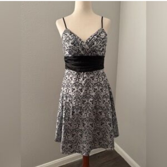 Silver & Black 00s Speechless Mini Formal Dress - Picture 2 of 10